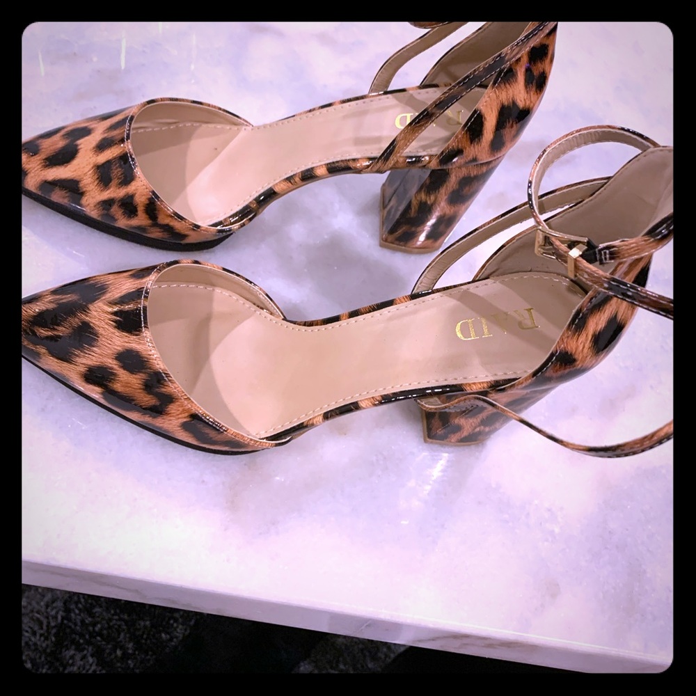 Raid leopard print sandals size 10 US
